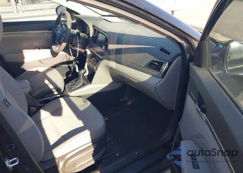 2018 Hyundai Elantra Sel z USA, uszkodzony, nr VIN 5NPD84LF7JH358637